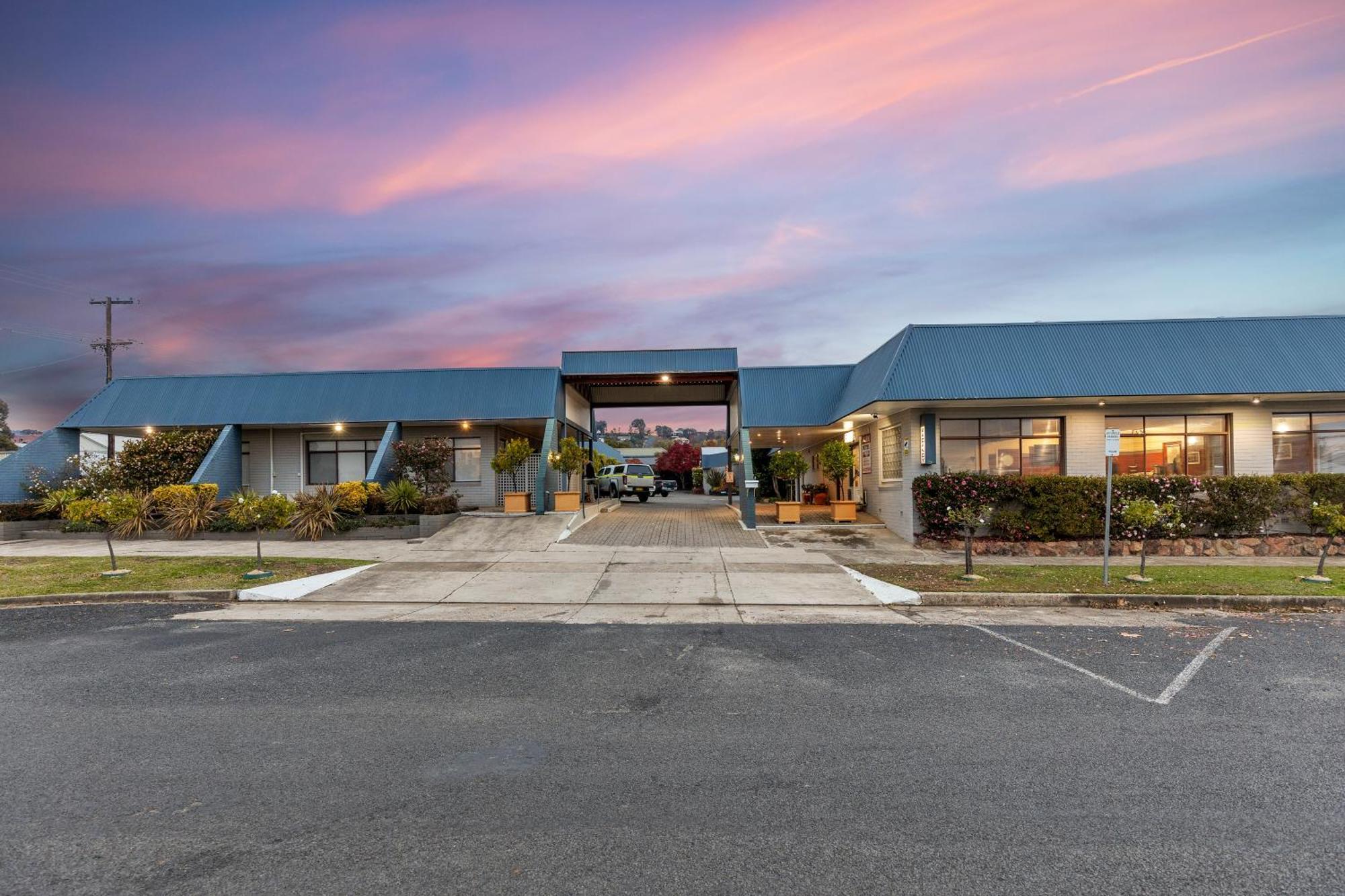 Amaroo Motel Tumuts Best Accommodation Exterior photo